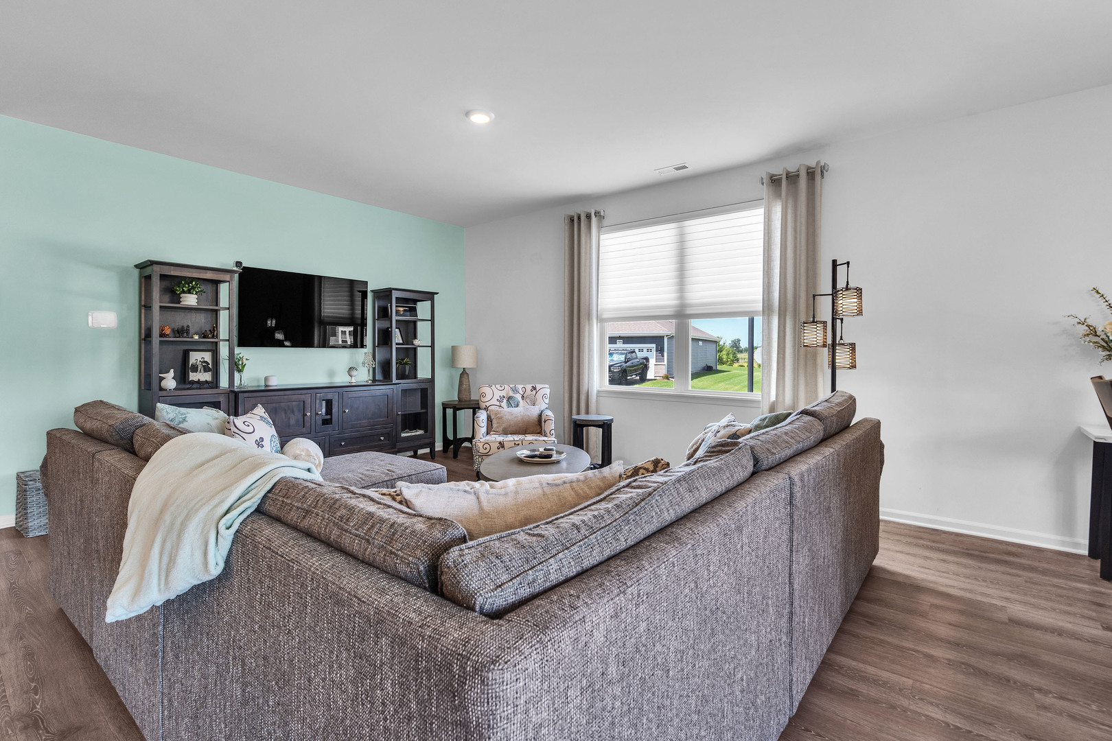 1655 Windsor Road, Pingree Grove, IL 60140