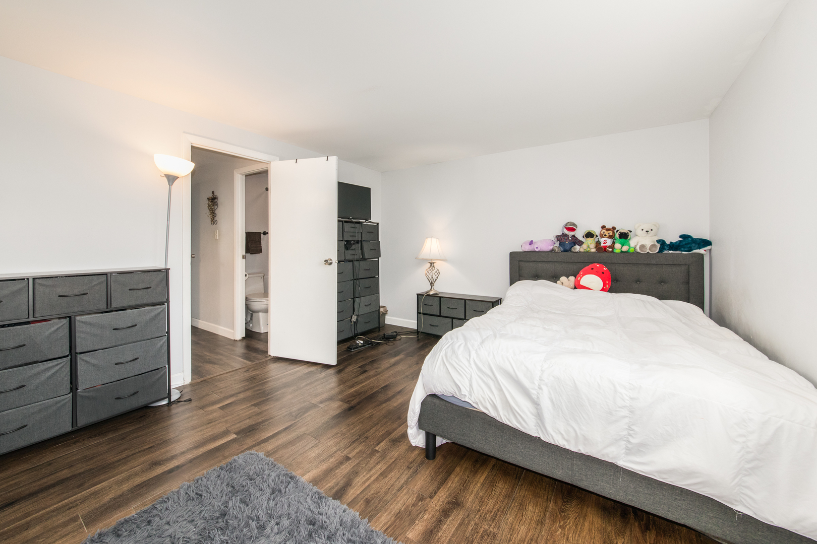 2004 Farnham Court, Schaumburg, IL 60194