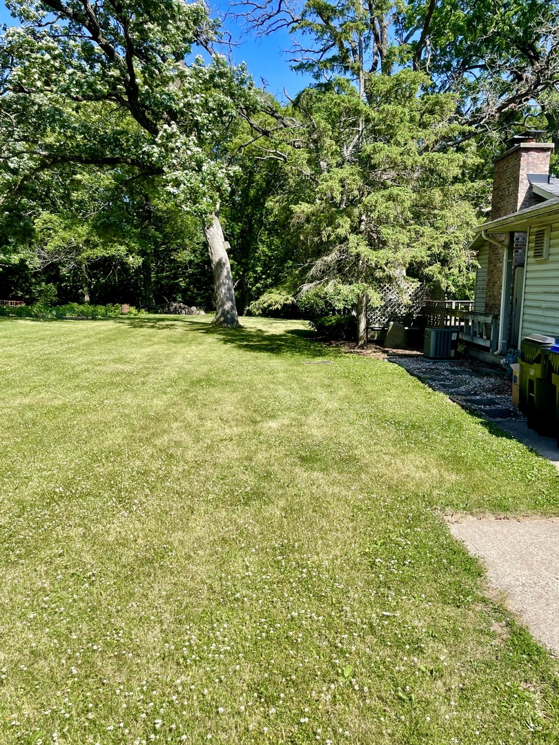 7710 Ravina Drive, Spring Grove, IL 60081