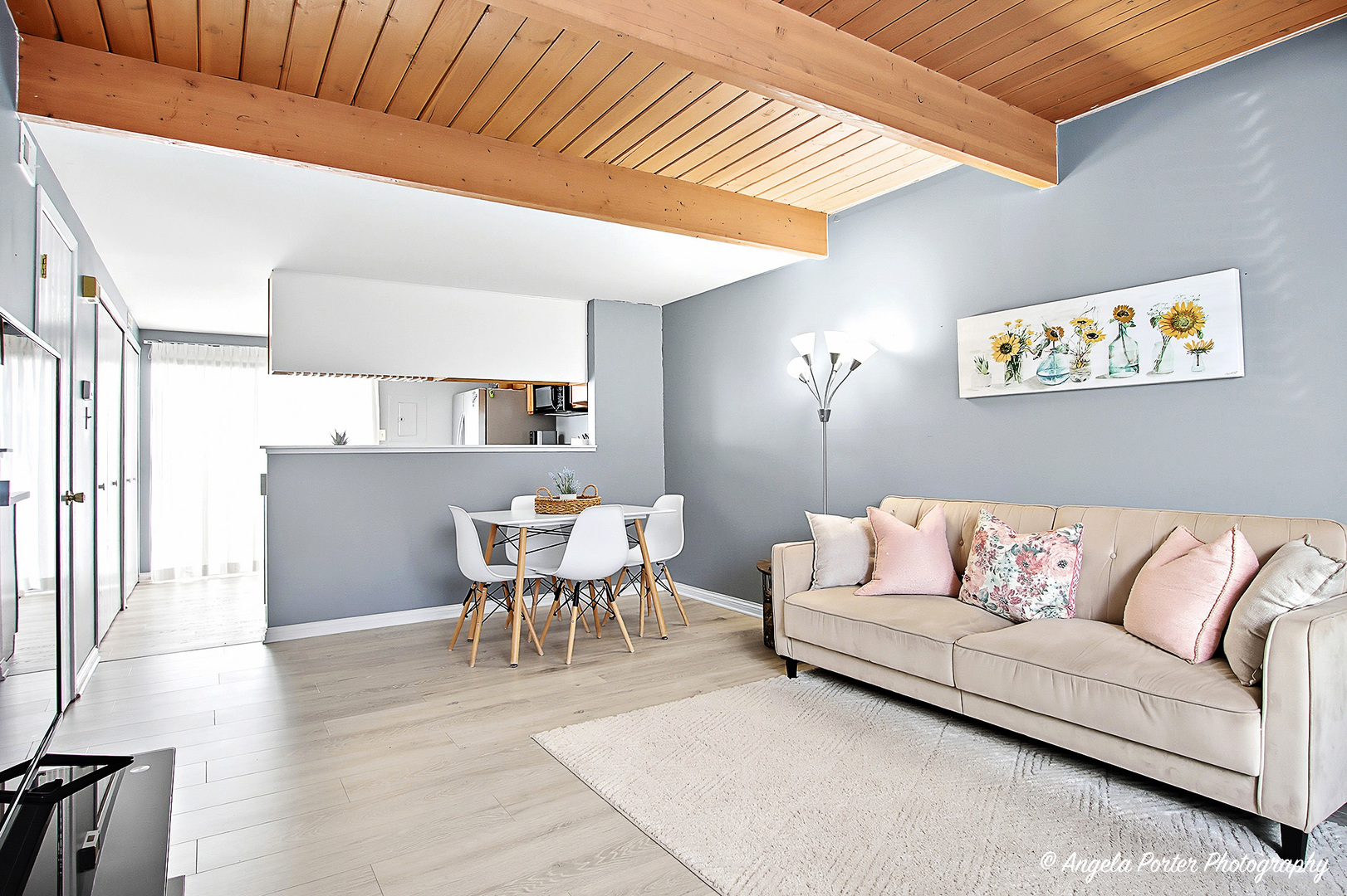 512 MEADOW HILL Lane, Round Lake Beach, IL 60073