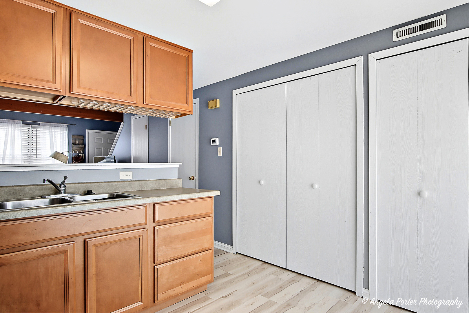 512 MEADOW HILL Lane, Round Lake Beach, IL 60073