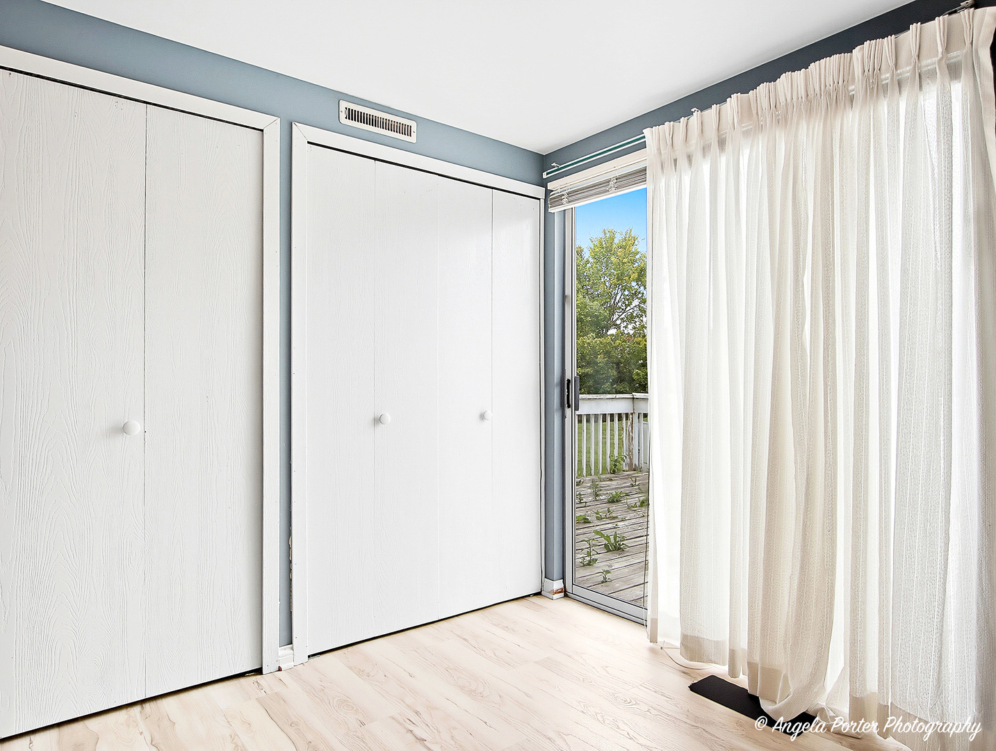 512 MEADOW HILL Lane, Round Lake Beach, IL 60073