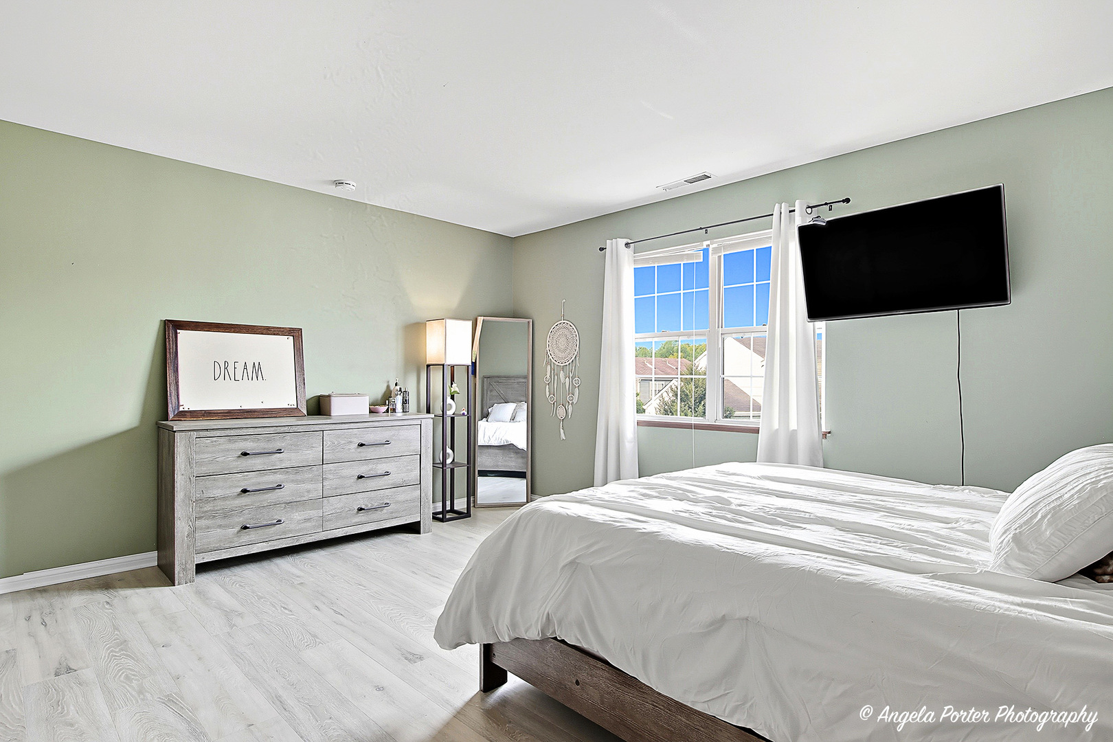 512 MEADOW HILL Lane, Round Lake Beach, IL 60073