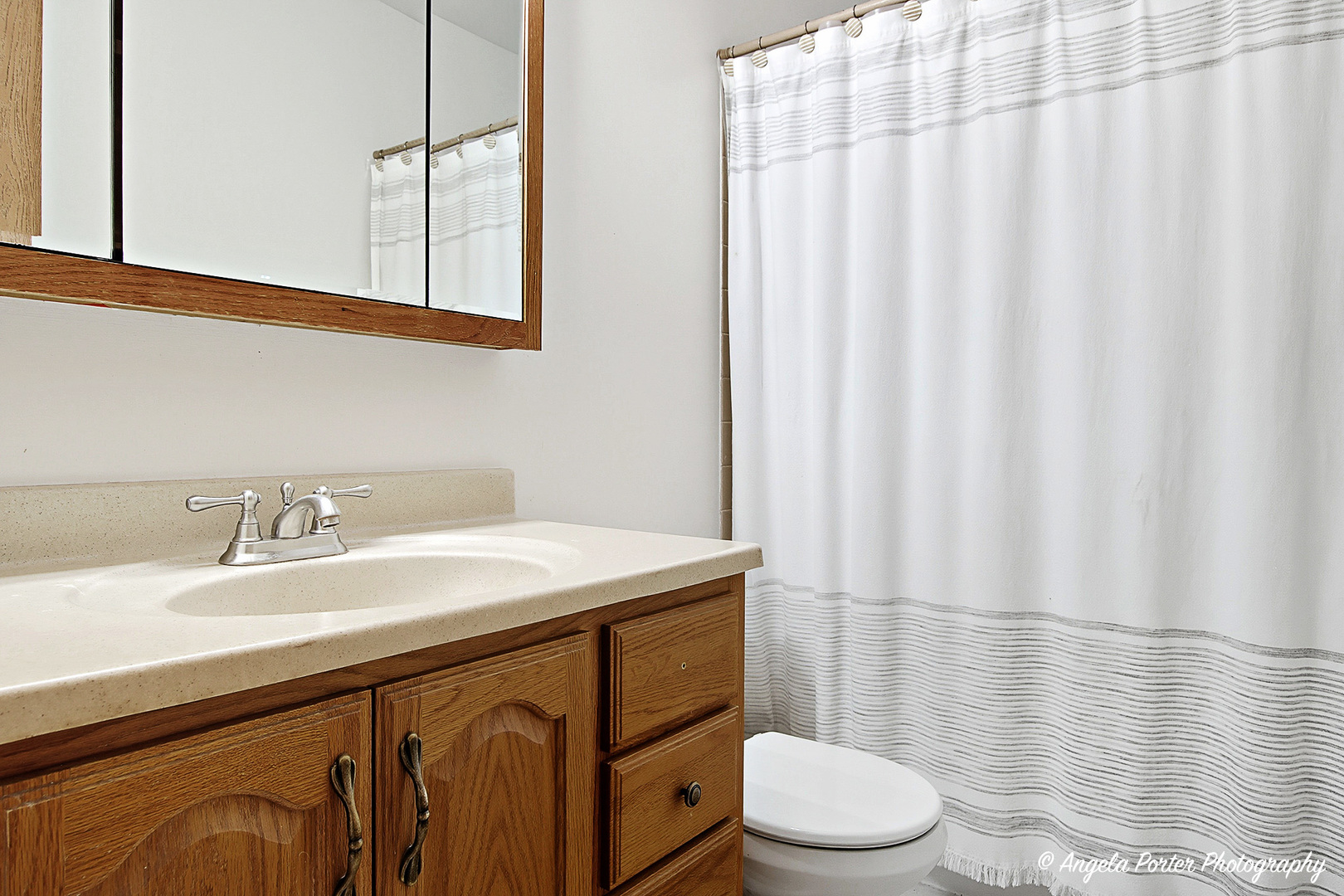 512 MEADOW HILL Lane, Round Lake Beach, IL 60073