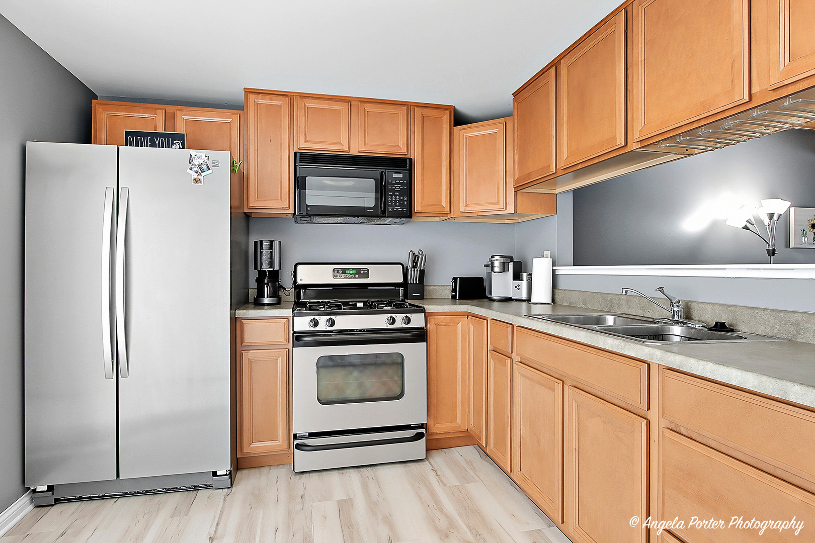 512 MEADOW HILL Lane, Round Lake Beach, IL 60073