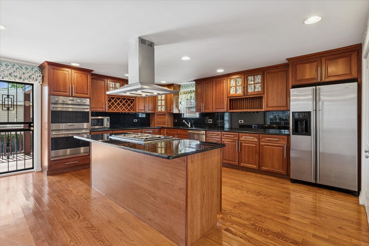 7725 W Myrtle Avenue, Chicago, IL 60631