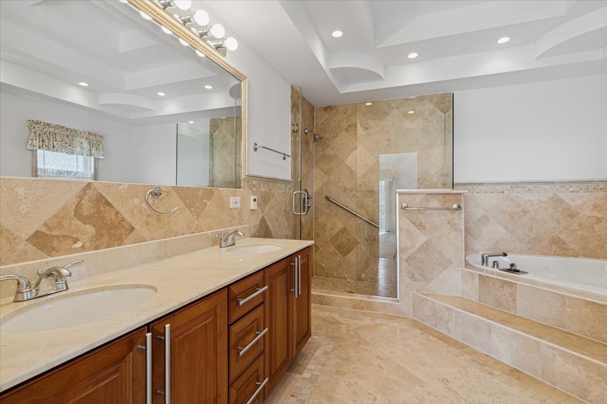 7725 W Myrtle Avenue, Chicago, IL 60631