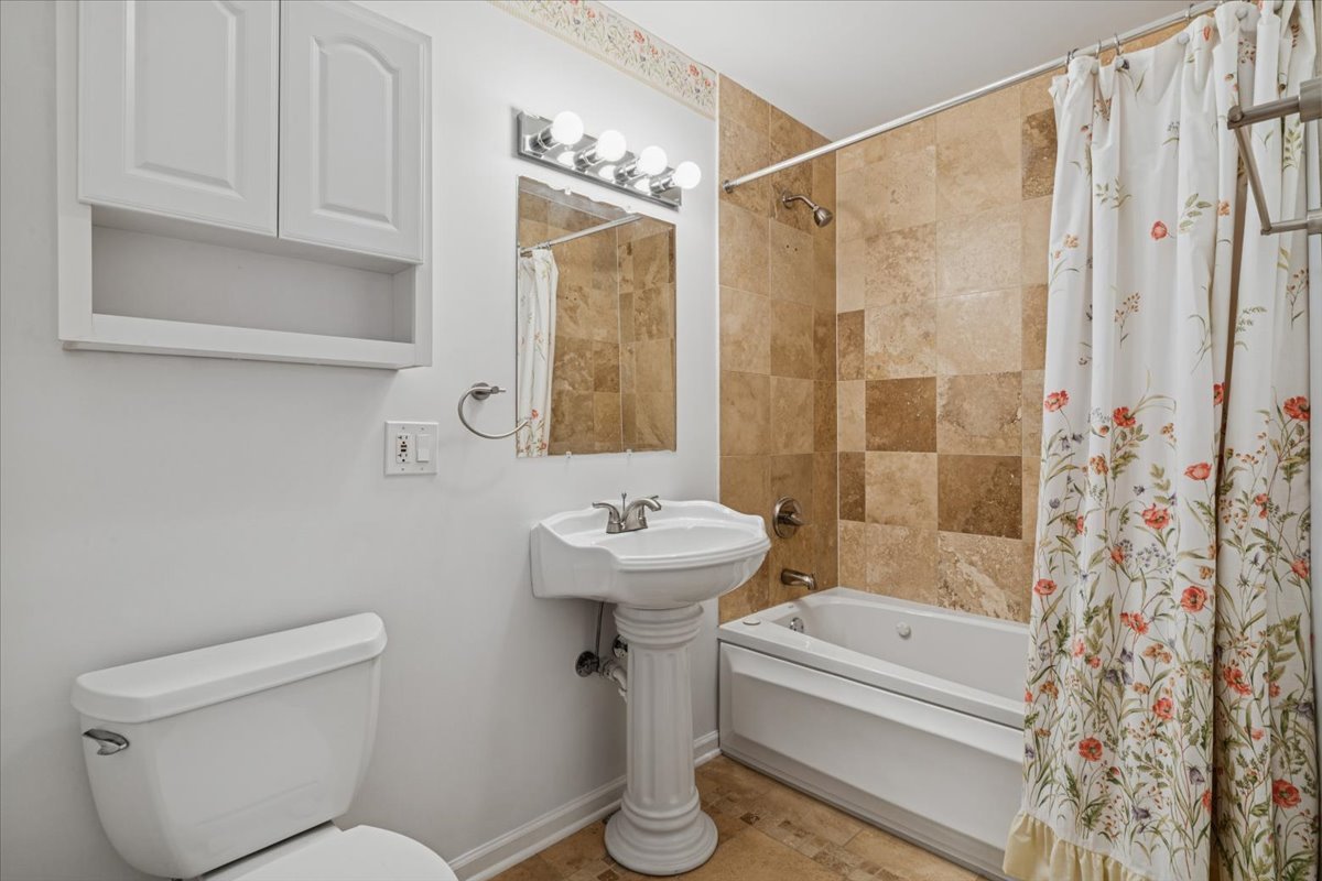 7725 W Myrtle Avenue, Chicago, IL 60631