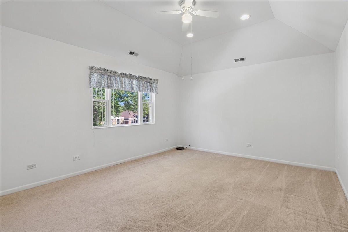 7725 W Myrtle Avenue, Chicago, IL 60631