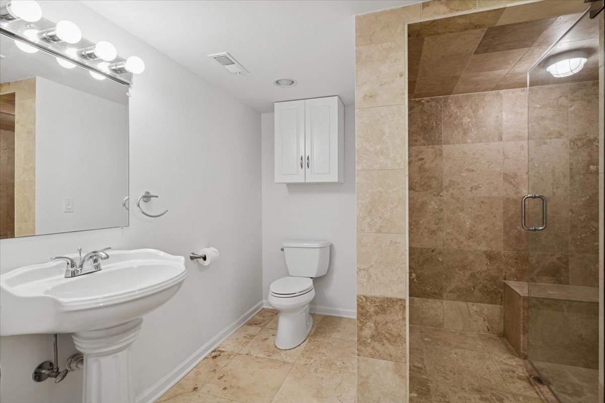 7725 W Myrtle Avenue, Chicago, IL 60631