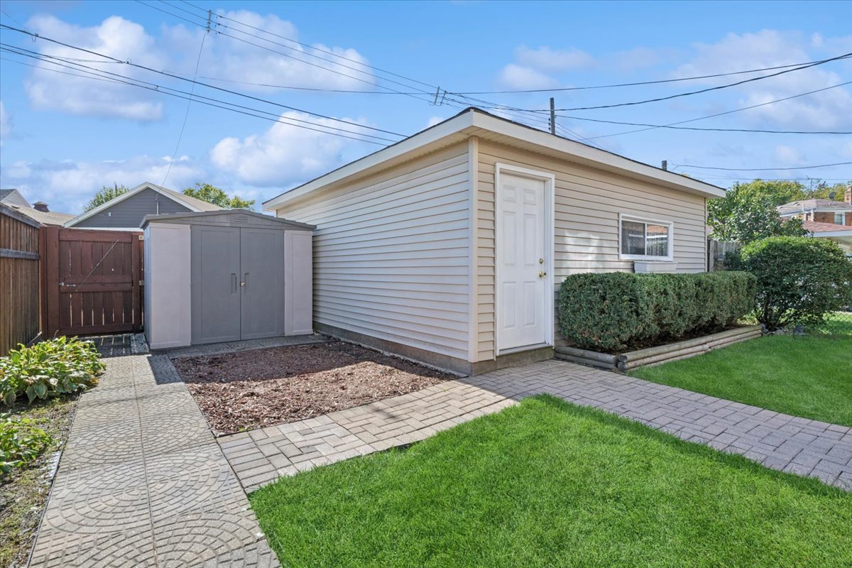 7725 W Myrtle Avenue, Chicago, IL 60631