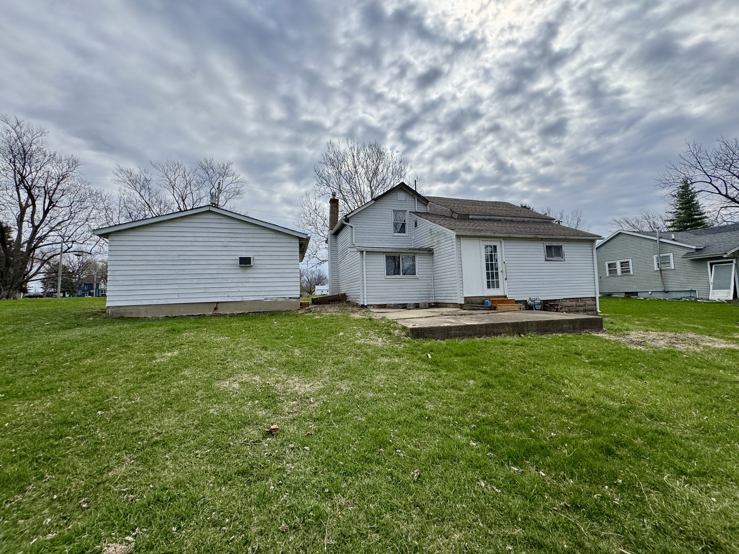 405 N 4th Street, Neponset, IL 61345