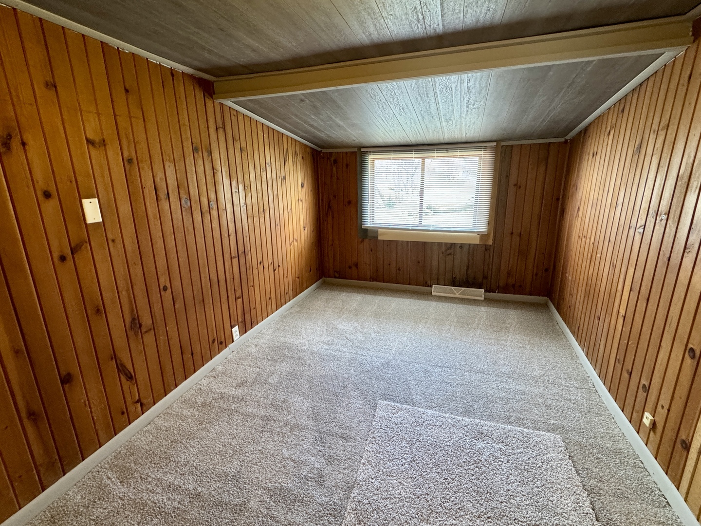 405 N 4th Street, Neponset, IL 61345