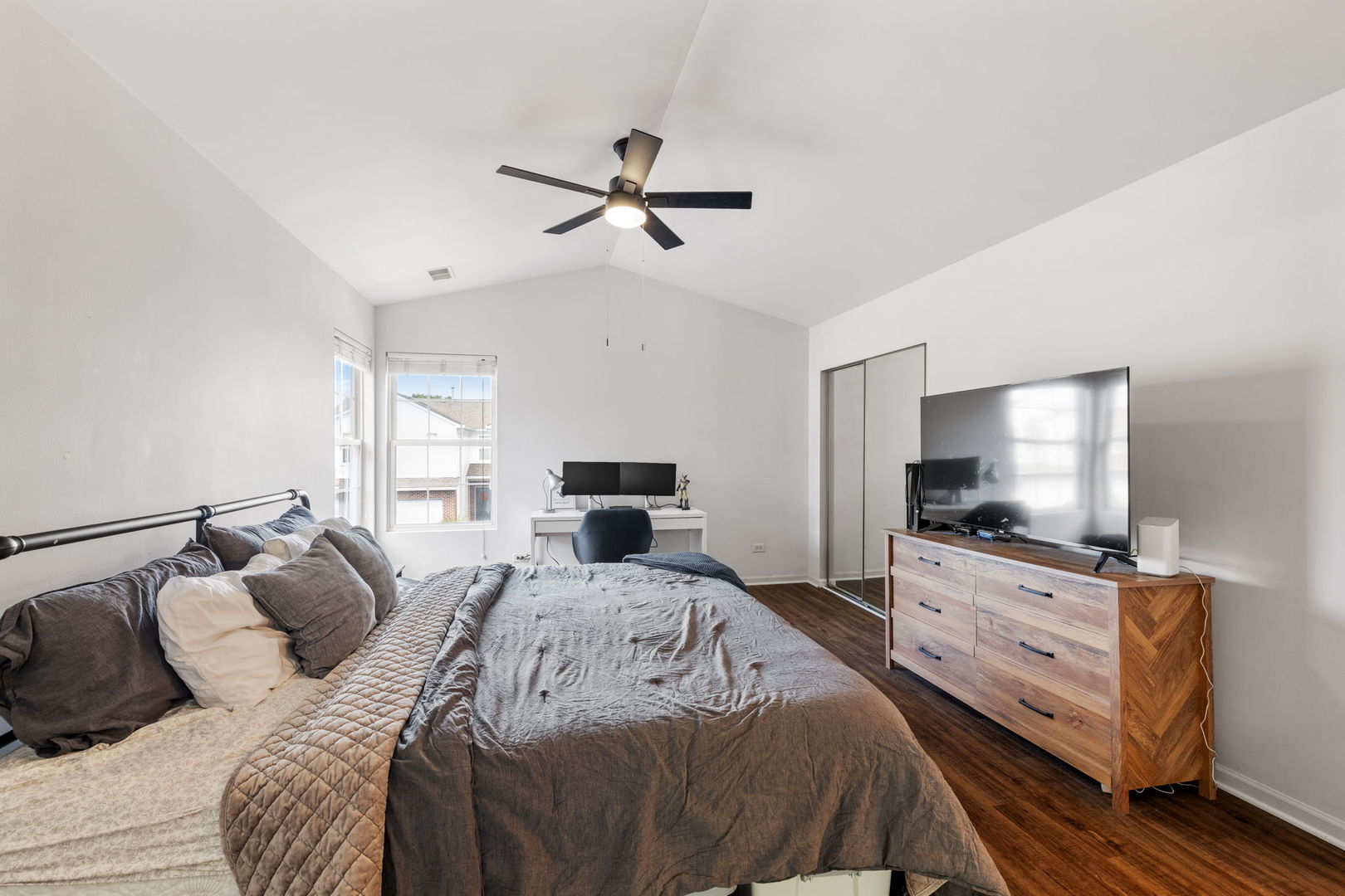 21543 EICH Drive, Crest Hill, IL 60403