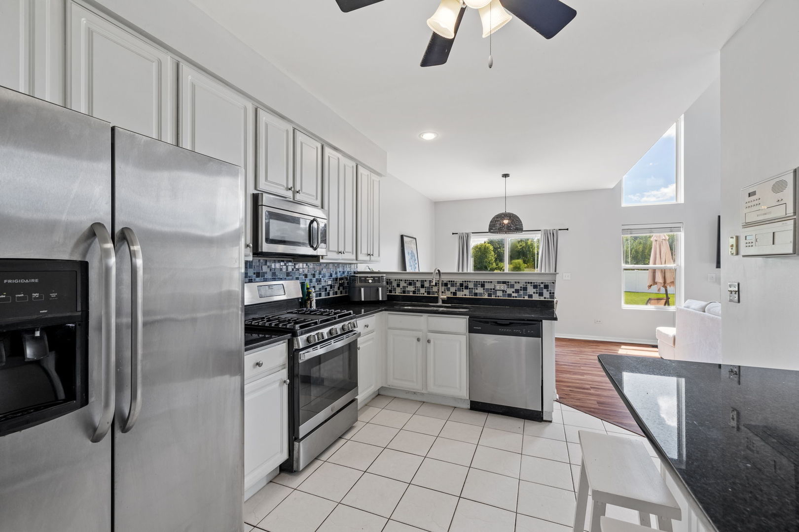 21543 EICH Drive, Crest Hill, IL 60403