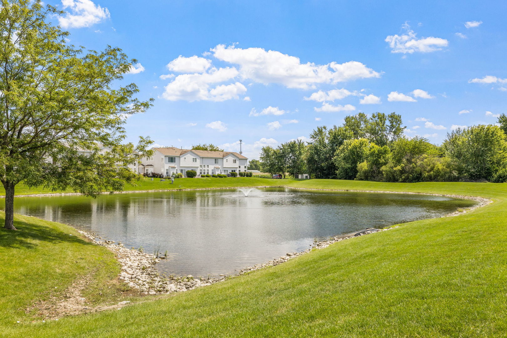 21543 EICH Drive, Crest Hill, IL 60403