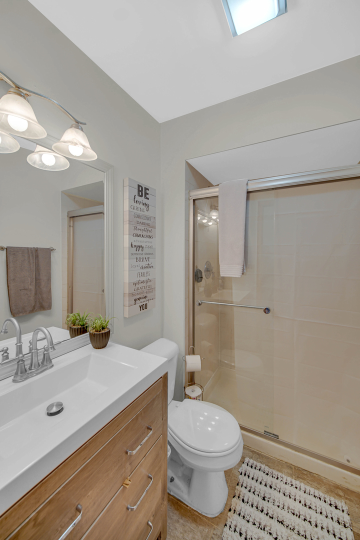 5309 W 63rd Street, Chicago, IL 60638