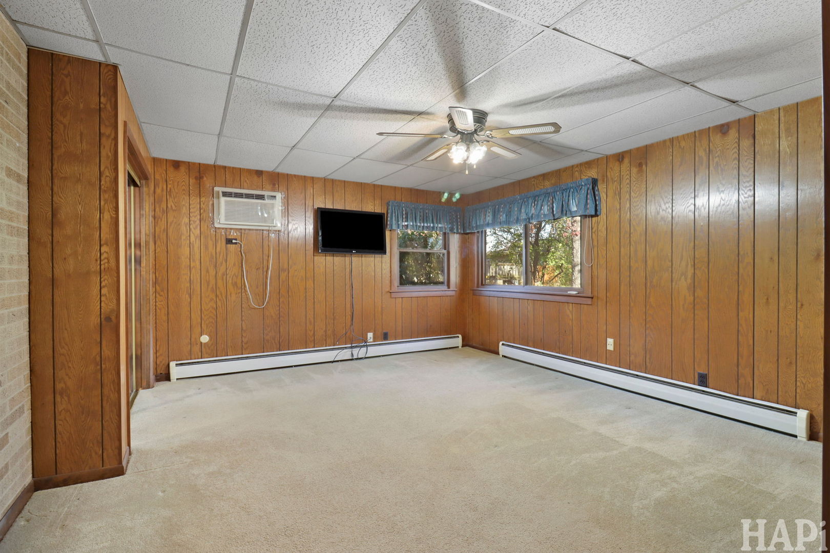 205 Lake Shore Drive, Lindenhurst, IL 60046