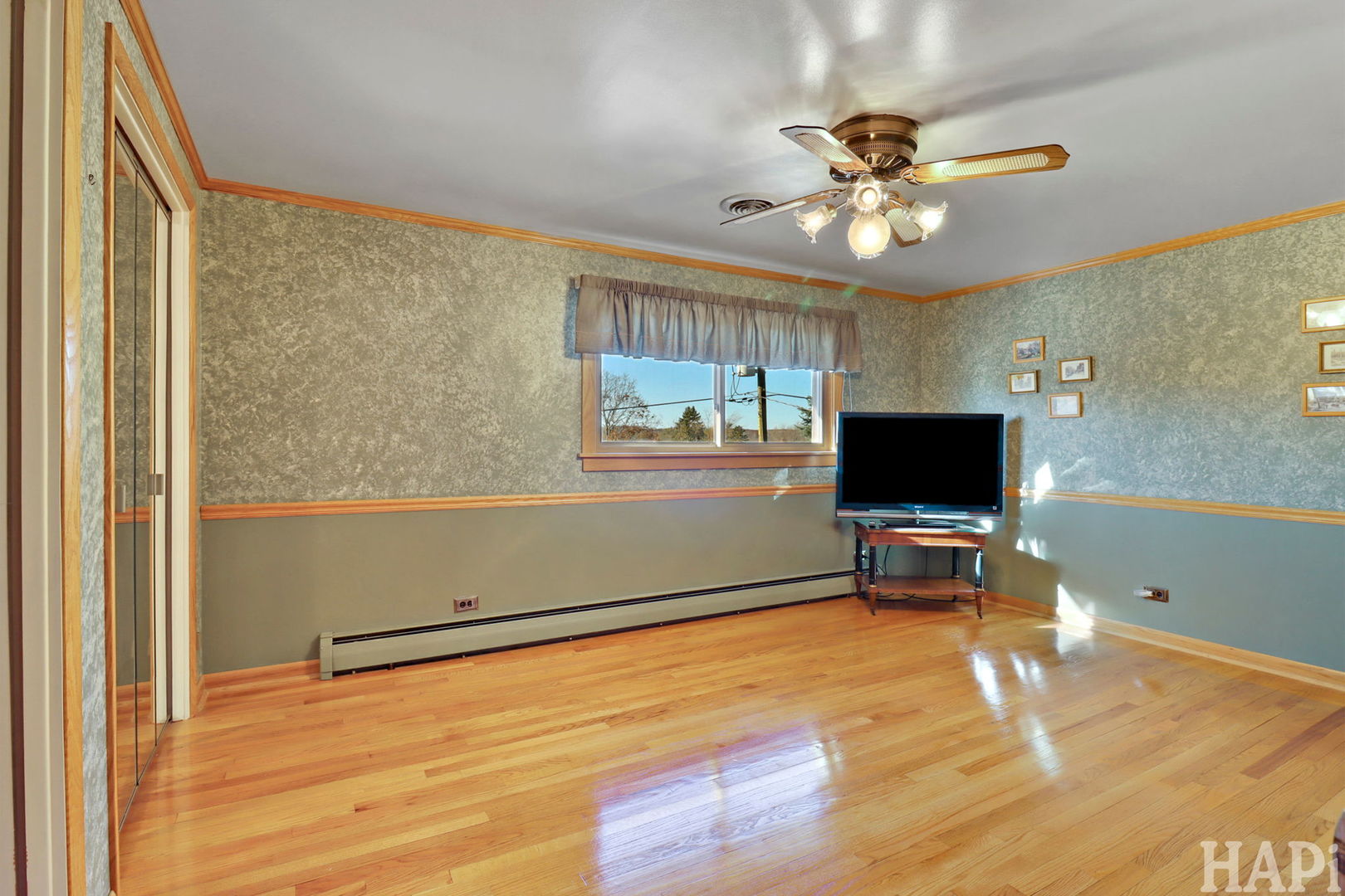 205 Lake Shore Drive, Lindenhurst, IL 60046