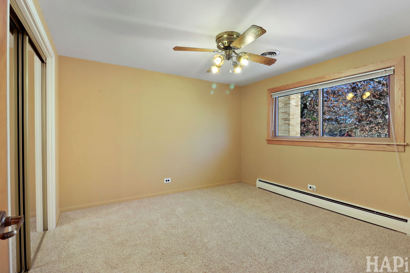 205 Lake Shore Drive, Lindenhurst, IL 60046