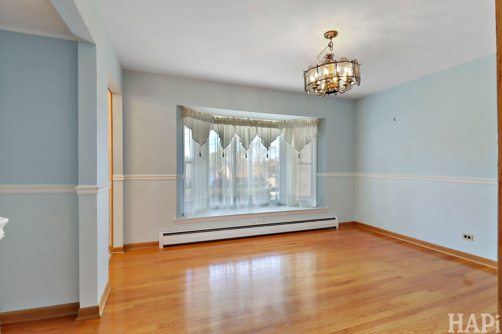 205 Lake Shore Drive, Lindenhurst, IL 60046