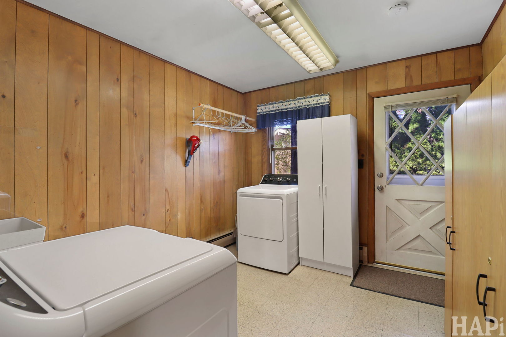 205 Lake Shore Drive, Lindenhurst, IL 60046