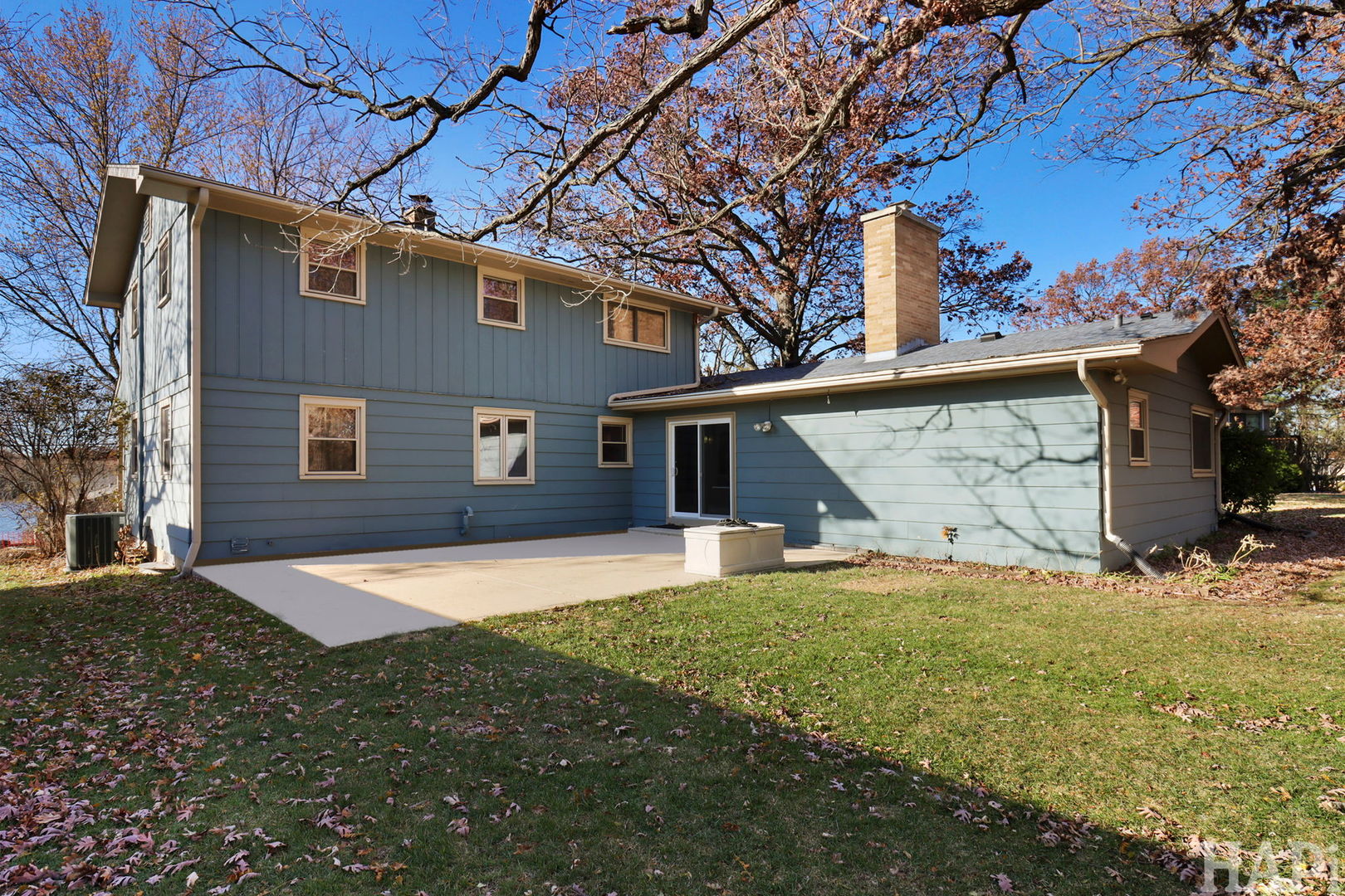 205 Lake Shore Drive, Lindenhurst, IL 60046