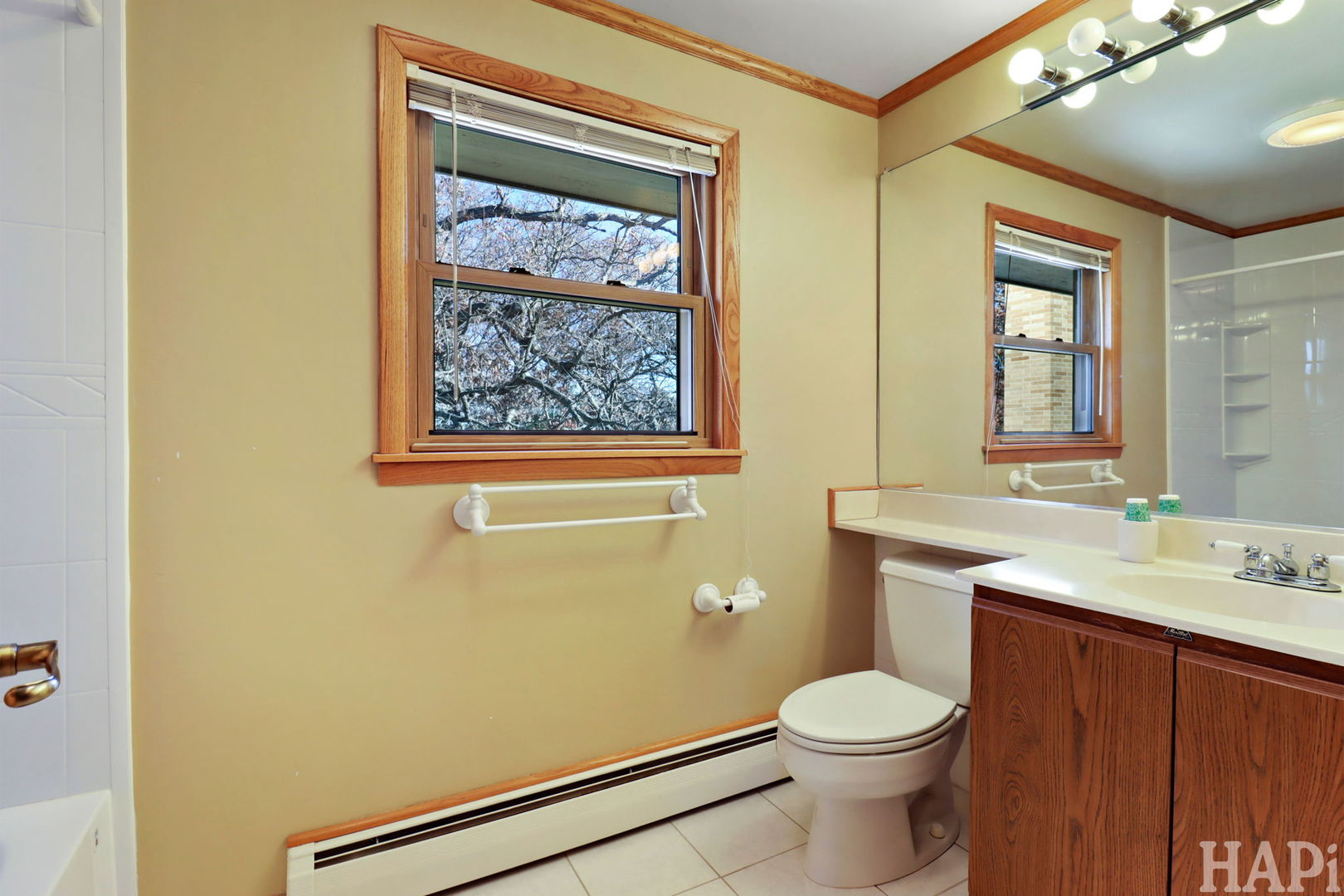 205 Lake Shore Drive, Lindenhurst, IL 60046