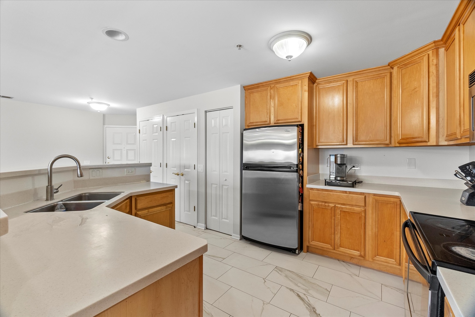 714 W 63rd Street #202, Westmont, IL 60559
