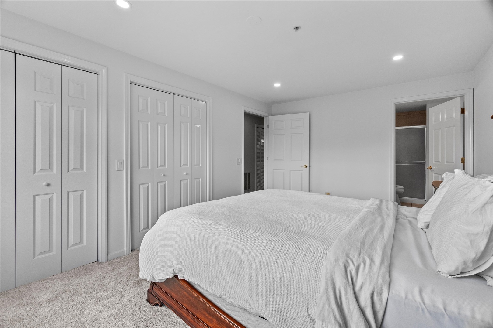 714 W 63rd Street #202, Westmont, IL 60559