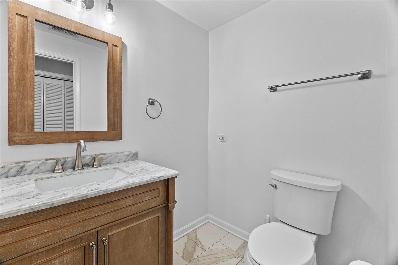 714 W 63rd Street #202, Westmont, IL 60559