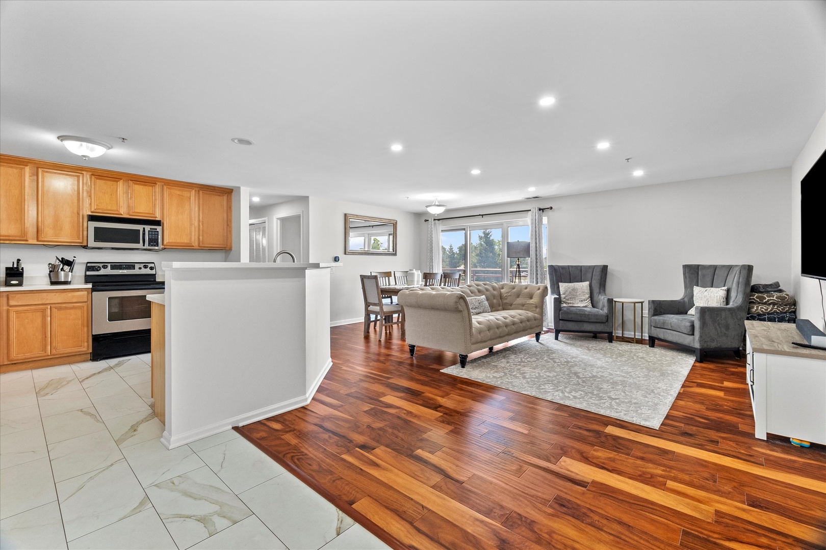 714 W 63rd Street #202, Westmont, IL 60559