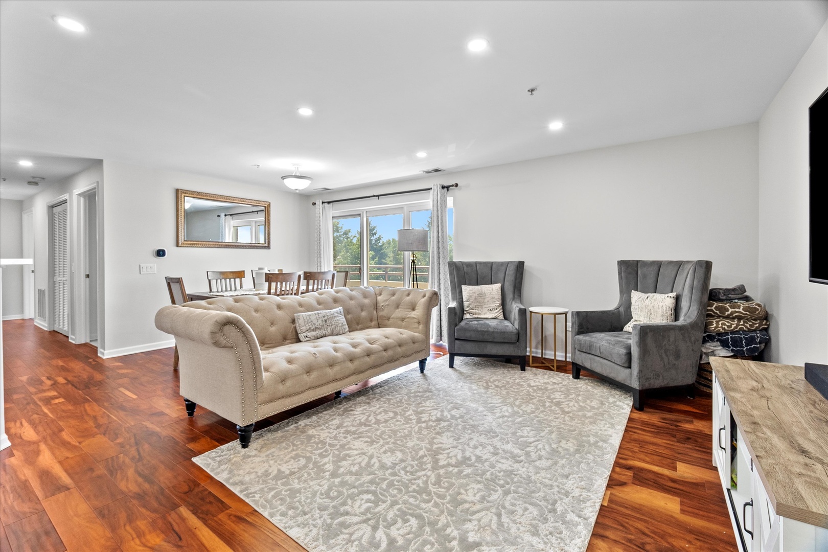 714 W 63rd Street #202, Westmont, IL 60559