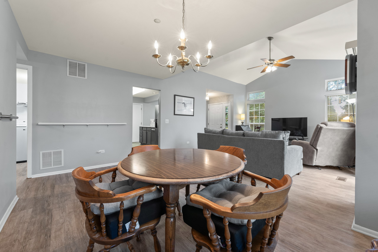 460 Mayflower Lane #1, Bartlett, IL 60103