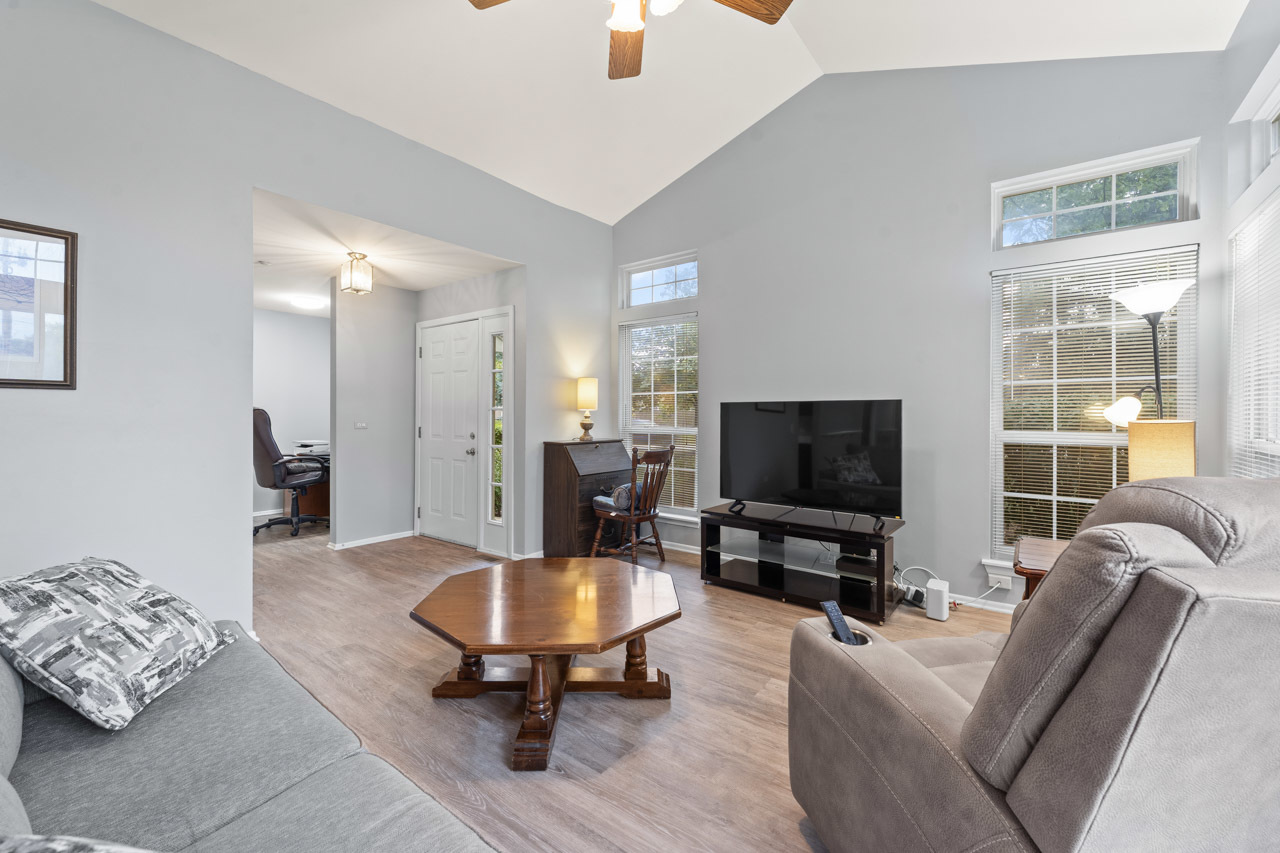 460 Mayflower Lane #1, Bartlett, IL 60103