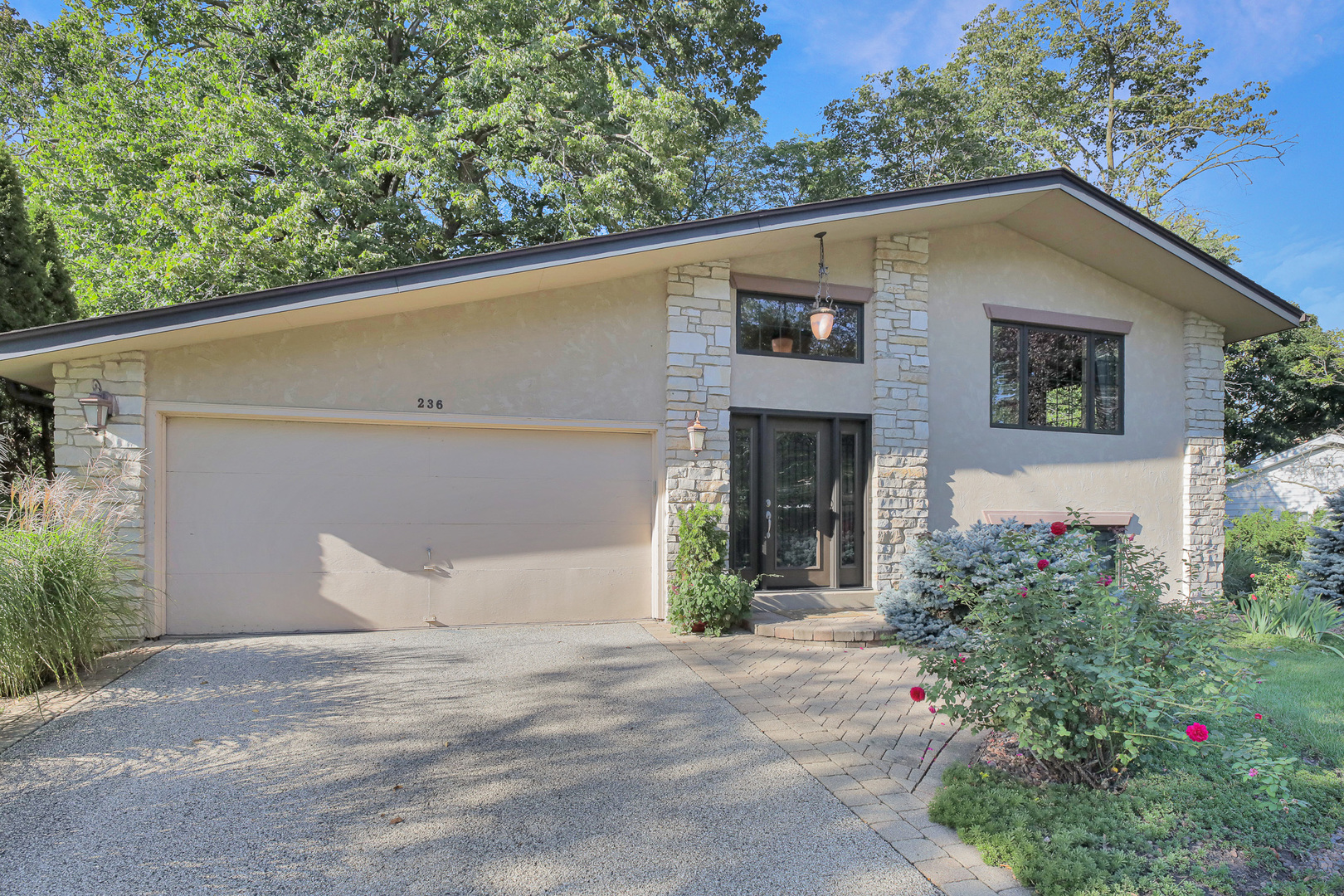 236 Monument Avenue, Barrington, IL 60010