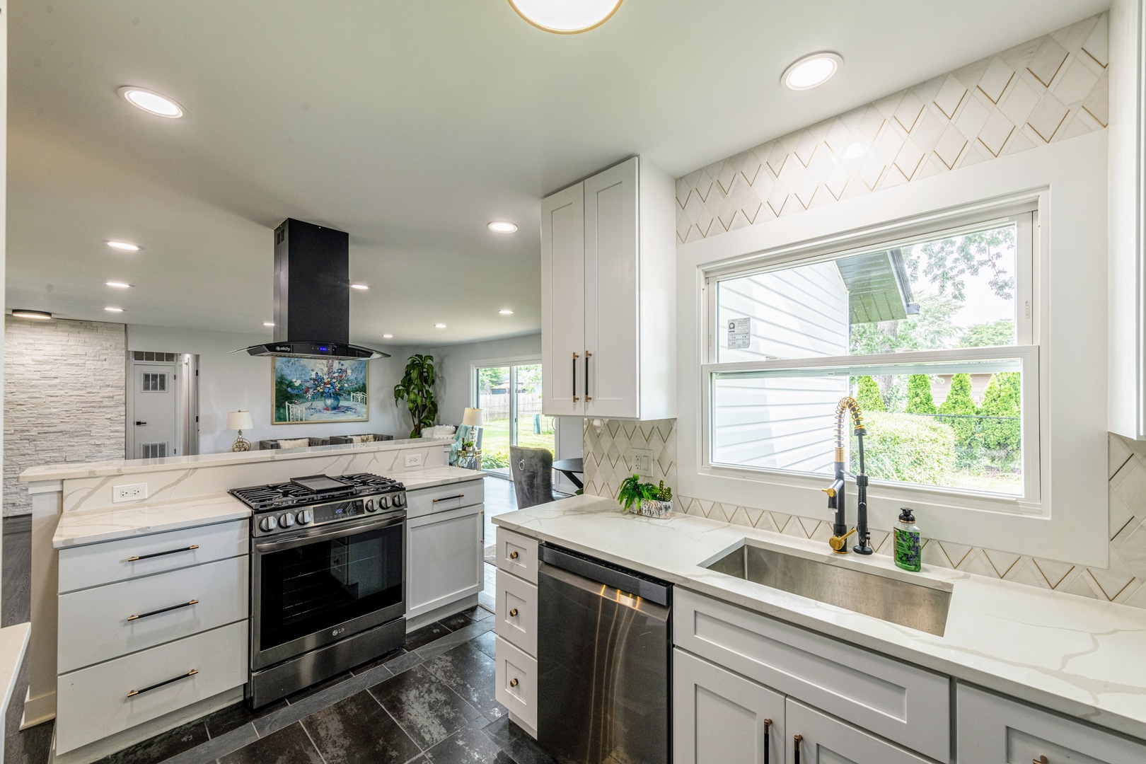 72 Braemar Drive, Elk Grove Village, IL 60007