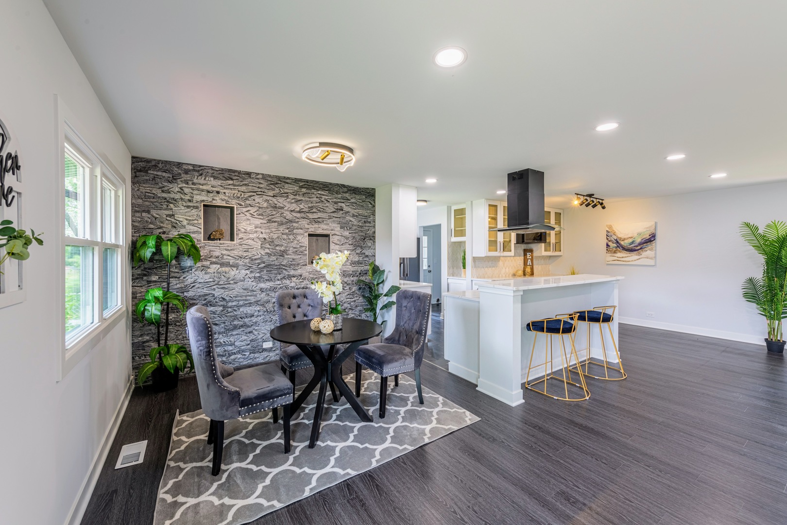 72 Braemar Drive, Elk Grove Village, IL 60007