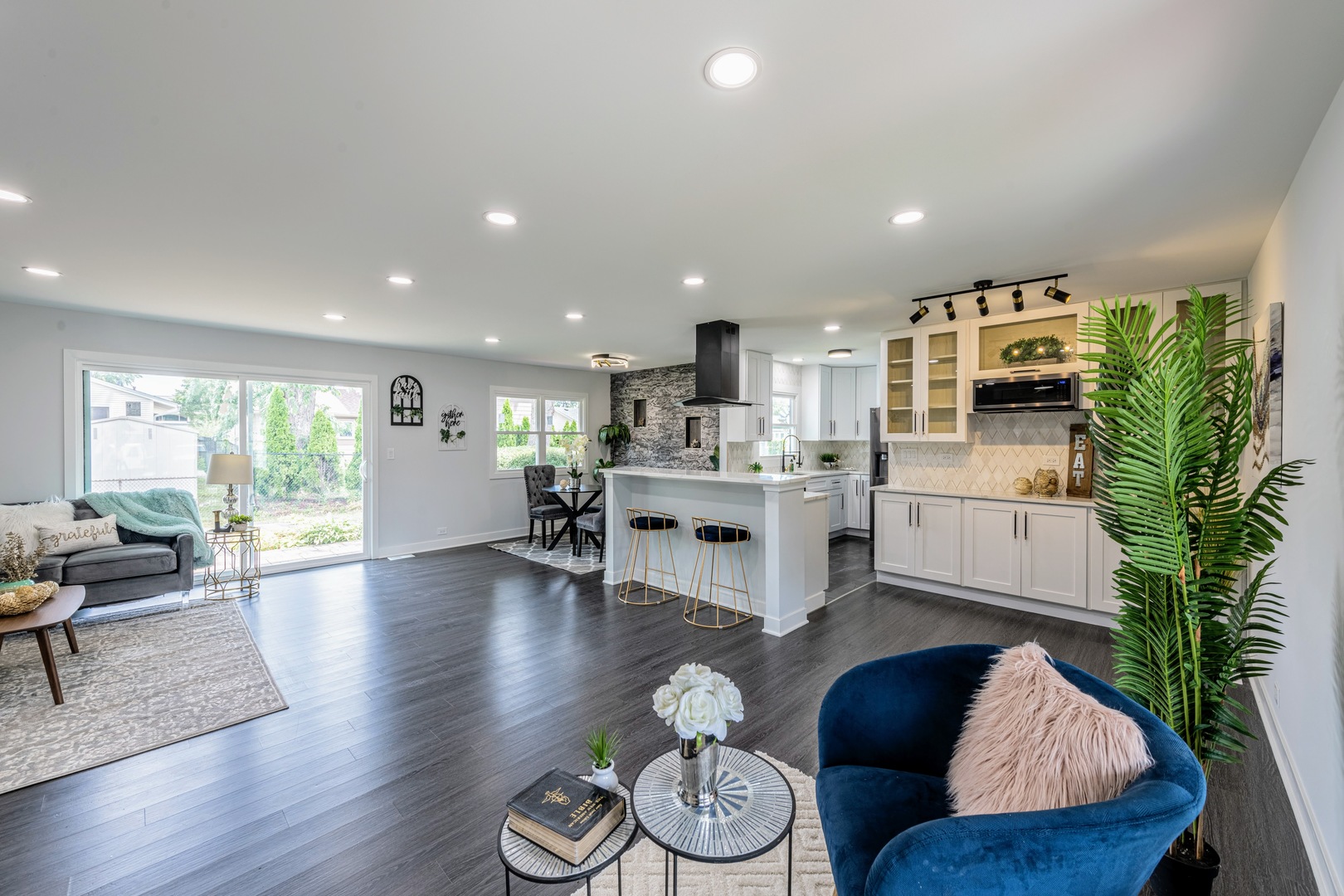 72 Braemar Drive, Elk Grove Village, IL 60007