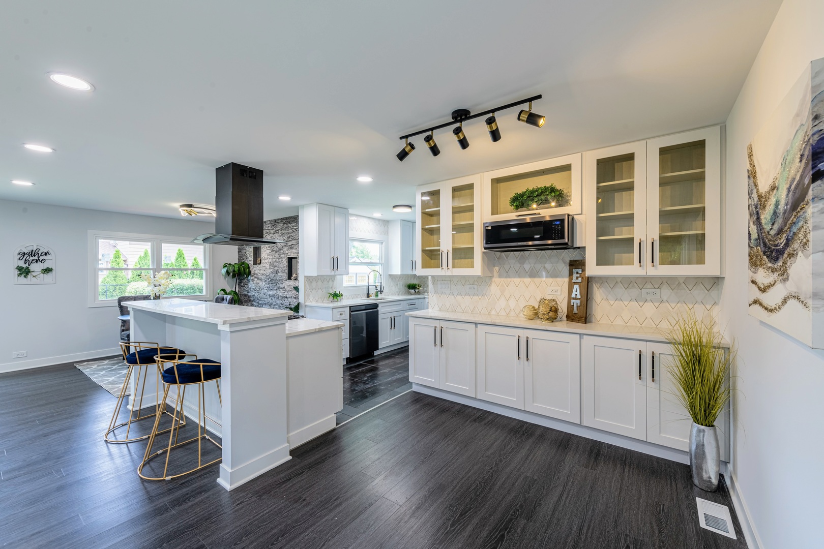 72 Braemar Drive, Elk Grove Village, IL 60007