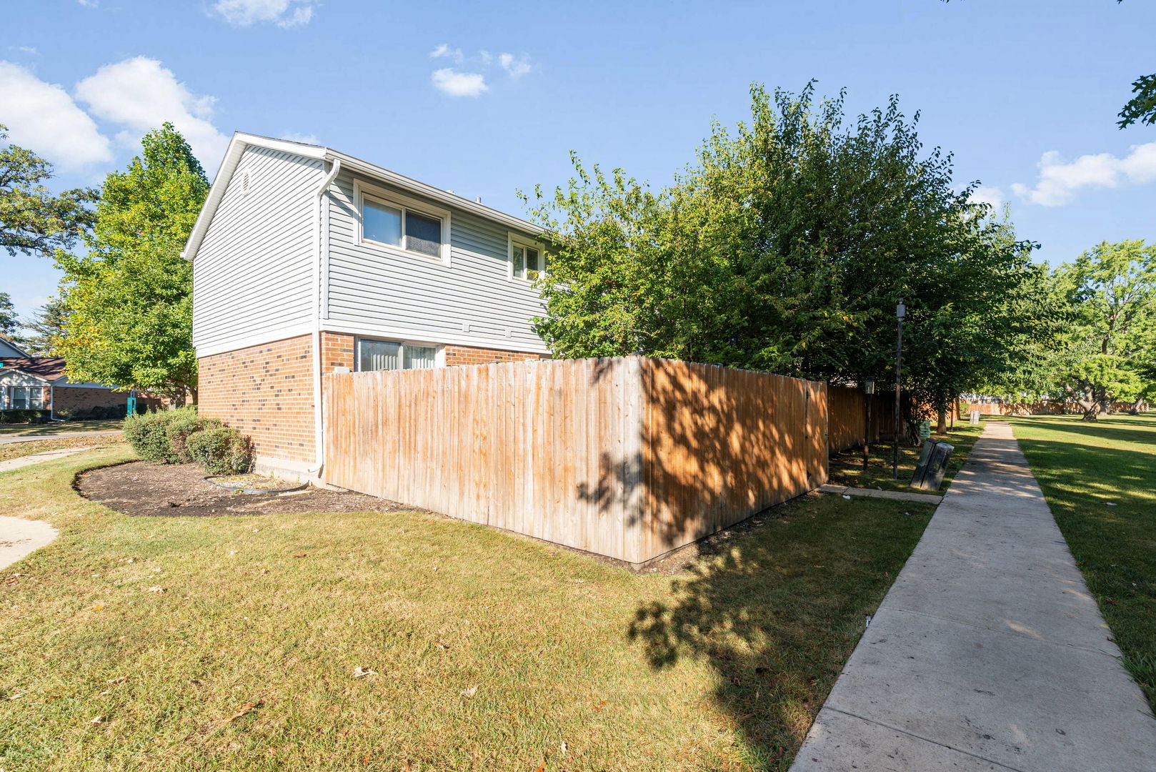 4077 Club Tree Drive, Streamwood, IL 60107