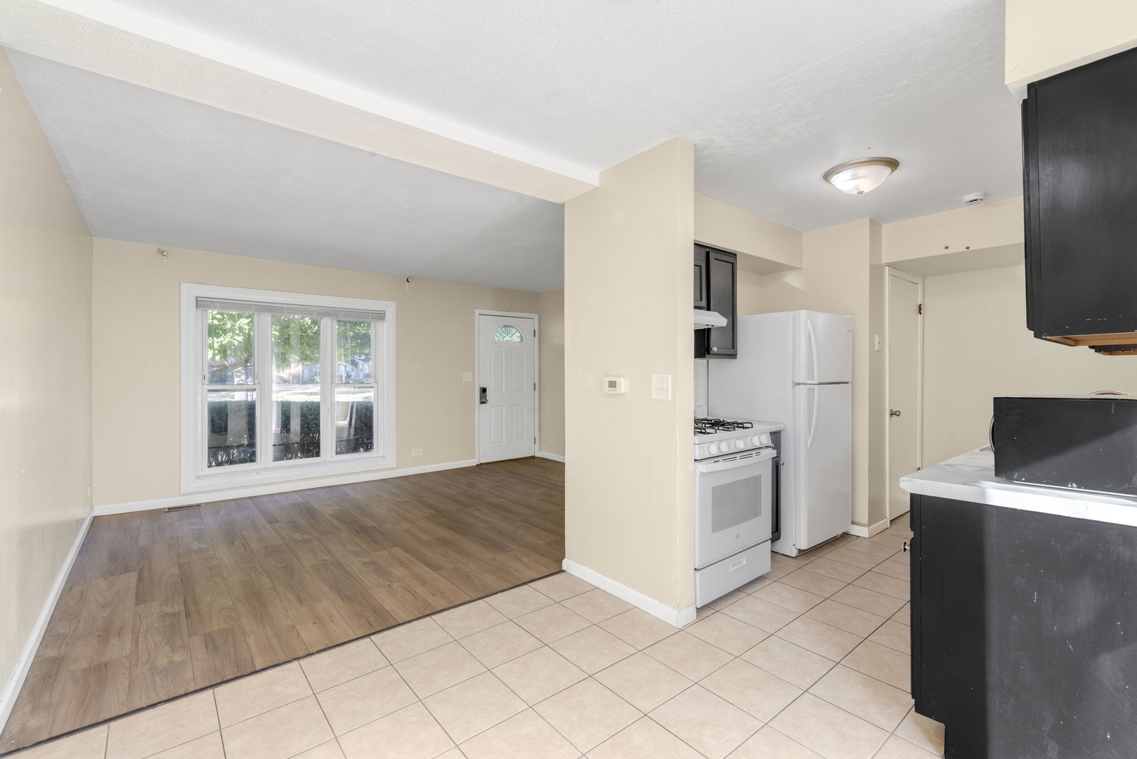 4077 Club Tree Drive, Streamwood, IL 60107