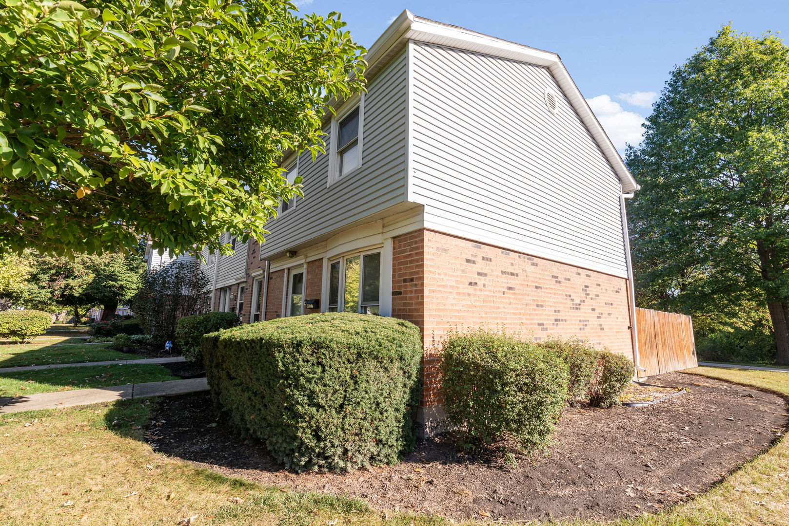 4077 Club Tree Drive, Streamwood, IL 60107