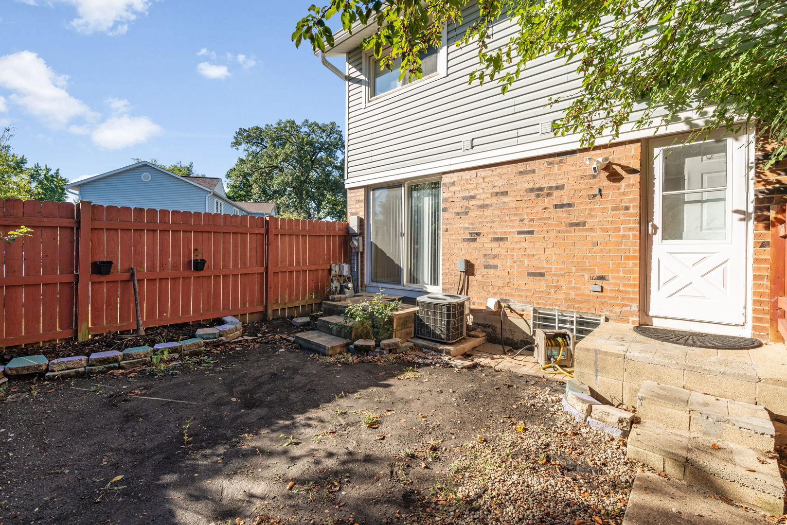 4077 Club Tree Drive, Streamwood, IL 60107