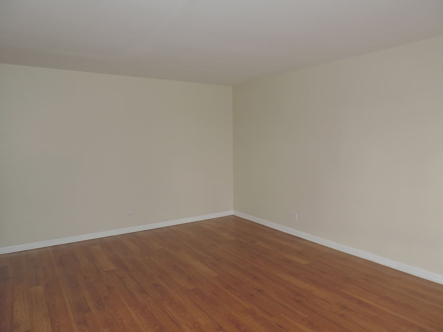 2275 Country Club Drive #25, Woodridge, IL 60517