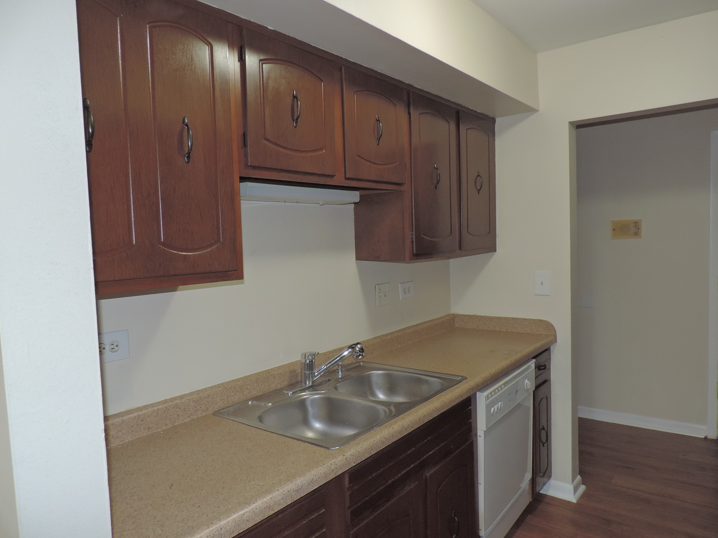 2275 Country Club Drive #25, Woodridge, IL 60517