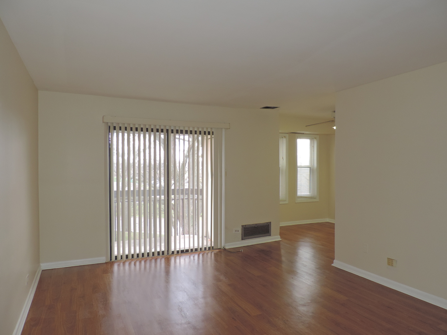 2275 Country Club Drive #25, Woodridge, IL 60517
