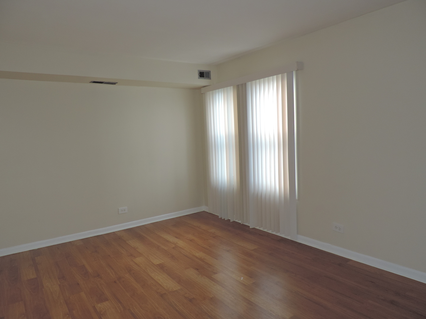 2275 Country Club Drive #25, Woodridge, IL 60517