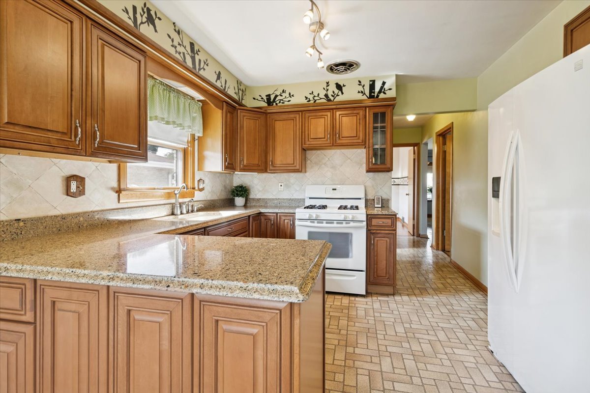 3709 Emerson Street, Schiller Park, IL 60176