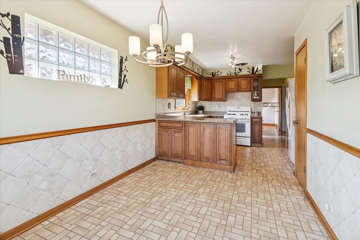 3709 Emerson Street, Schiller Park, IL 60176